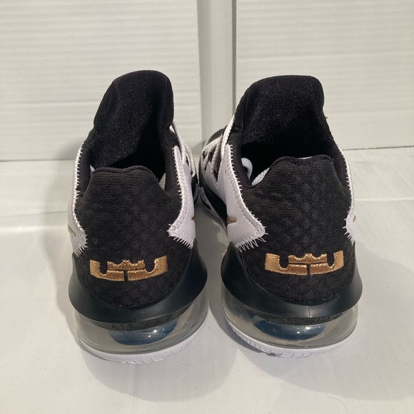 Lebron 17 Low’s - Picture 6 of 6